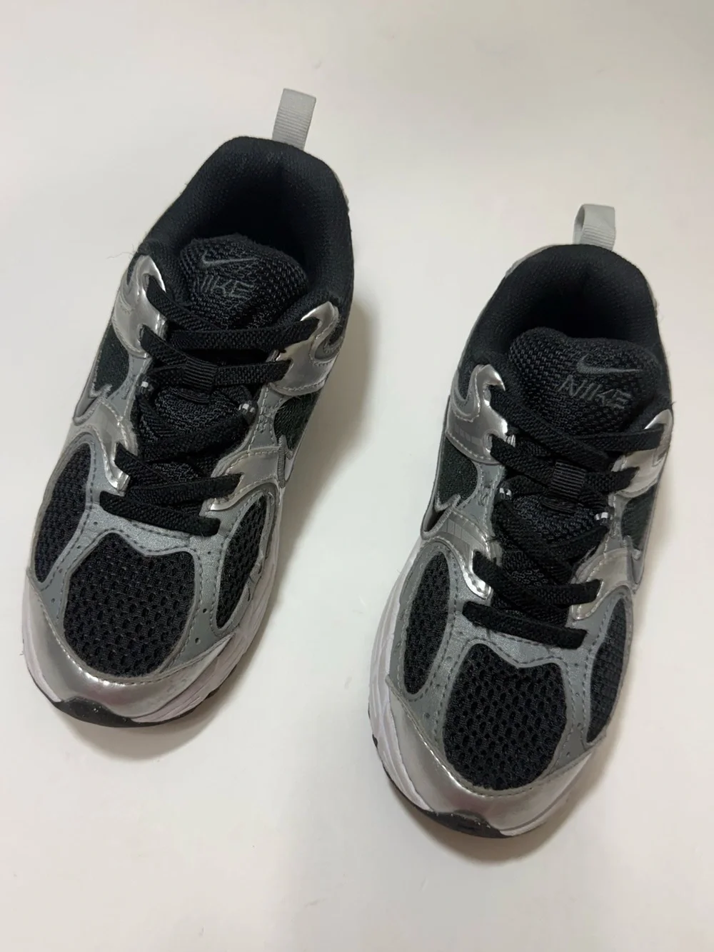 Nike V5 RNR Sneakers - Black/ Silver- Boys Size 1